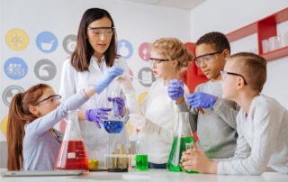 Bring STEM to Life at Your Venue with the Junior Einsteins Science Club® Hub licience model